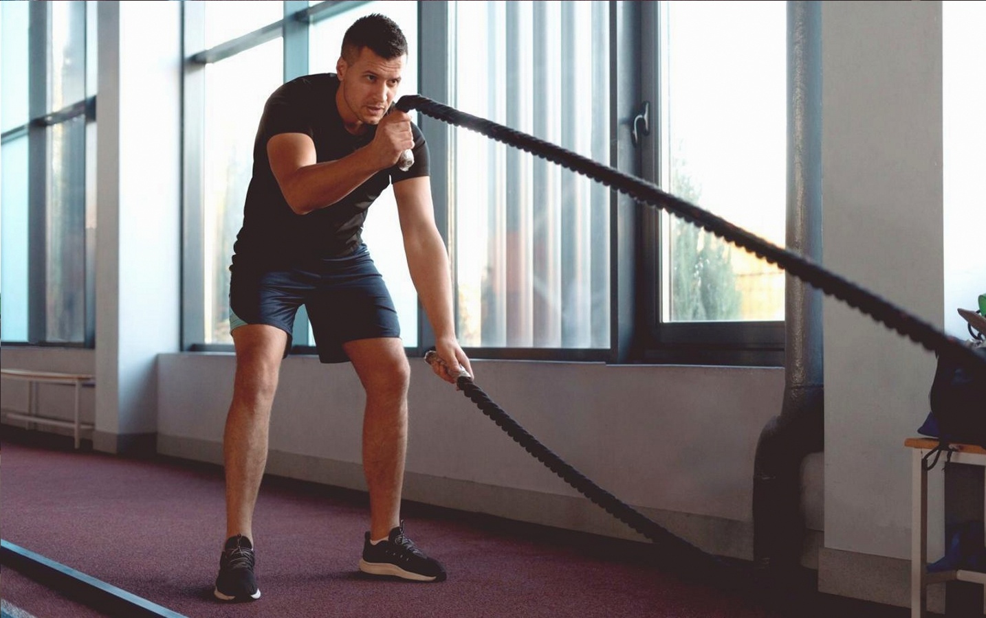 Athlètes CrossFit en action démontrant la philosophie d'entraînement fonctionnel